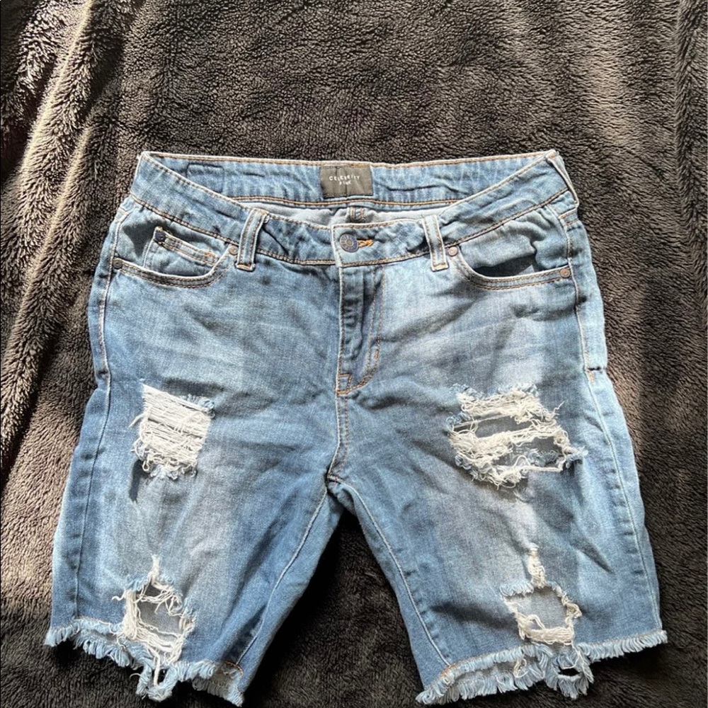 Celebrity Pink bermuda shorts size 5/27